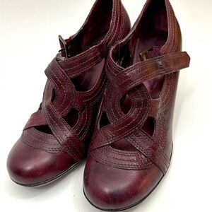 Indigo by Clark’s Sylvie Leather Burgundy Pumps Size 6 Buckle Closure
